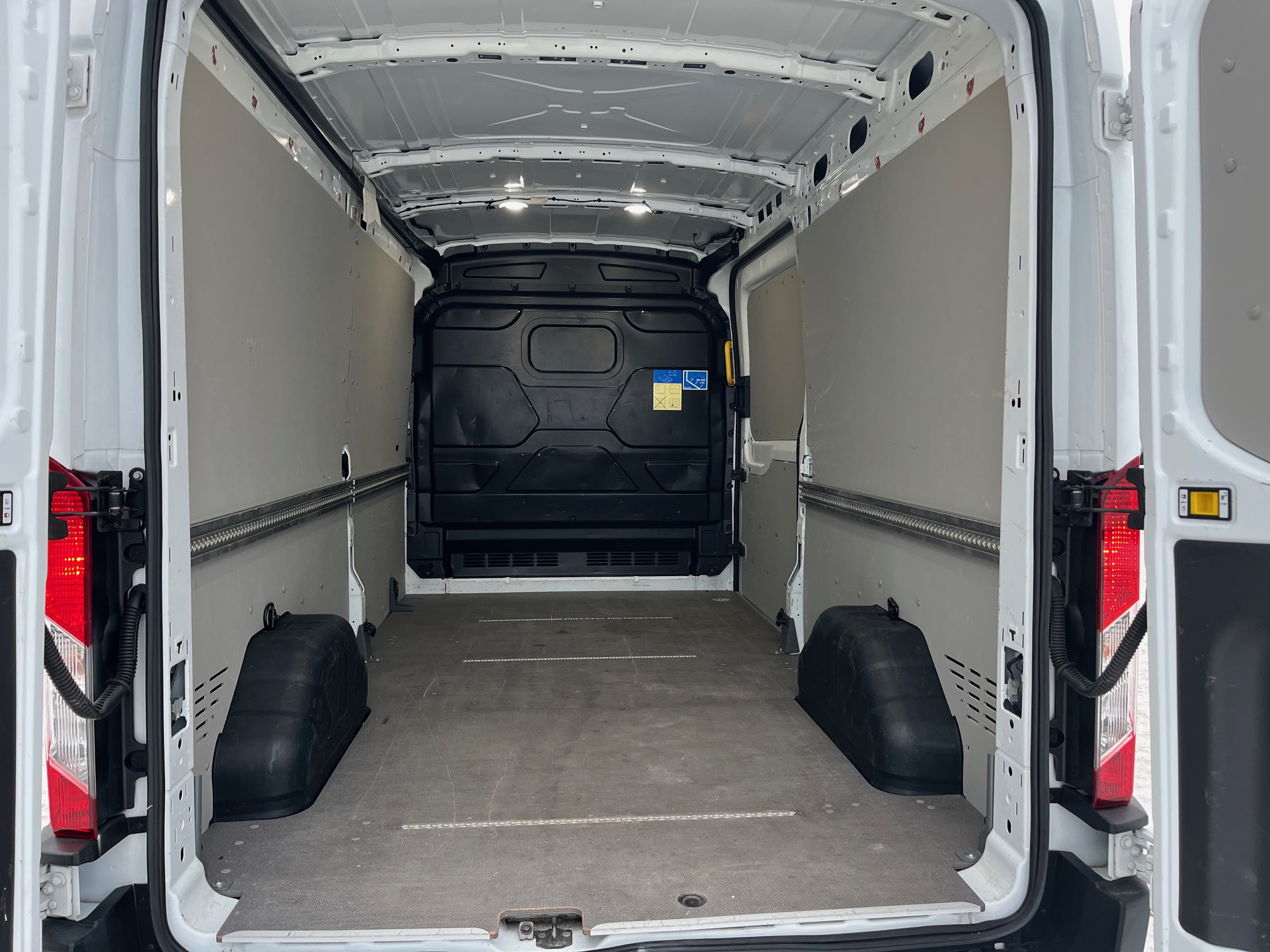 Ford Transit 350L EF L3H2
