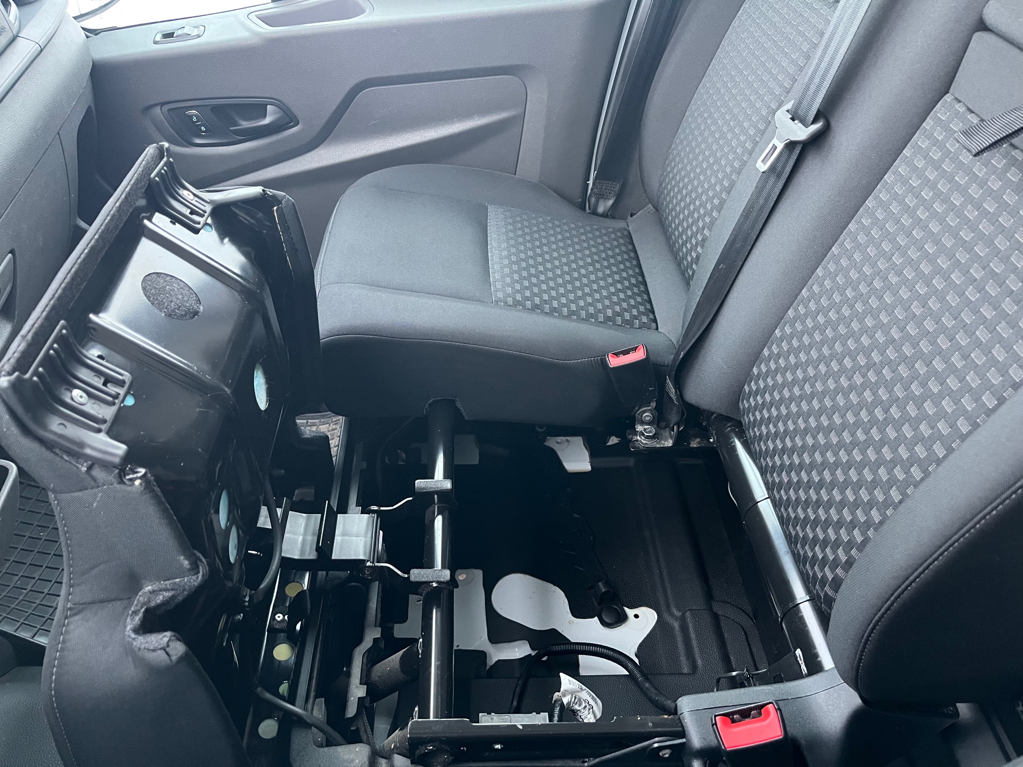 Ford Transit 350L EF L3H2